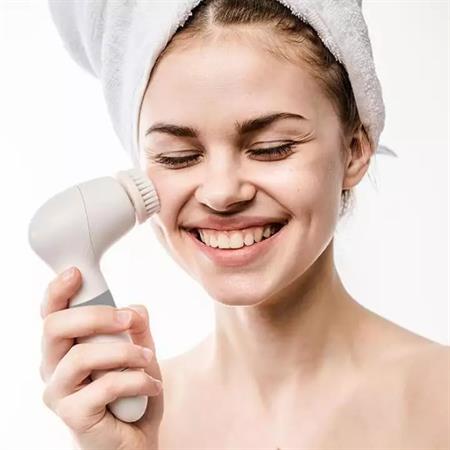 UNIQ 4-i-1 Elektrisk Ansigtsbørste / Cleansing brush til ansigt og krop